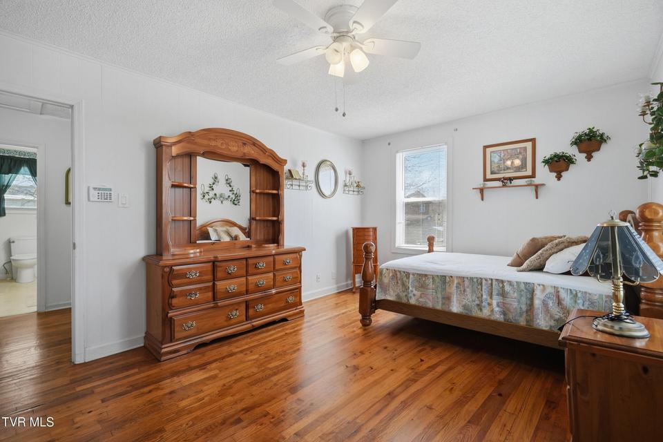 Photo #18: 18 28th North Street