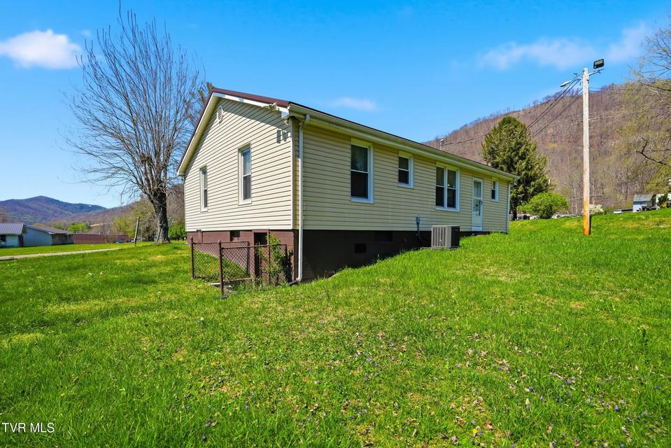 Photo #21: 18 28th North Street