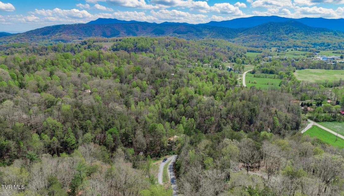 Photo #40: 3040 Winding Way