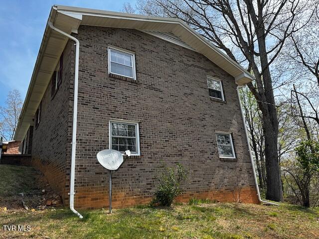 Photo #4: 1933 Noble Street