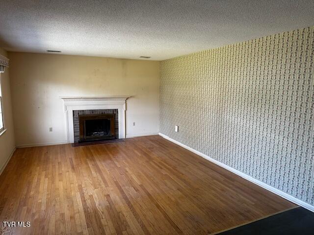 Photo #7: 1933 Noble Street