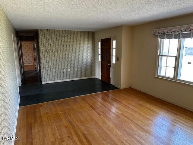 Photo #8: 1933 Noble Street