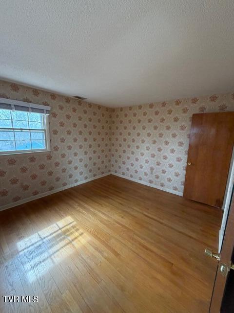 Photo #16: 1933 Noble Street