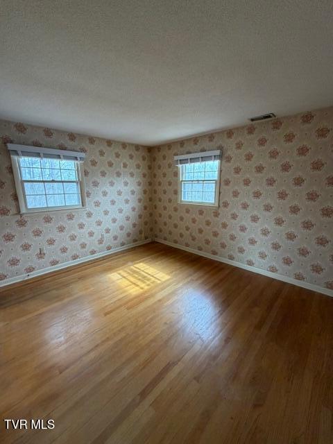 Photo #17: 1933 Noble Street