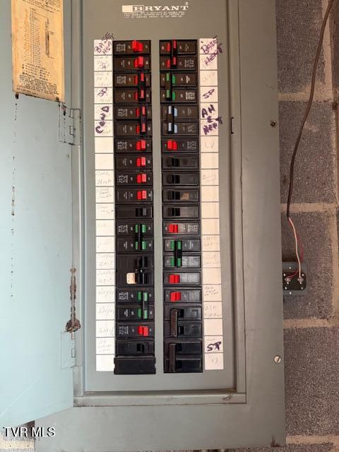 Photo #28: 1933 Noble Street