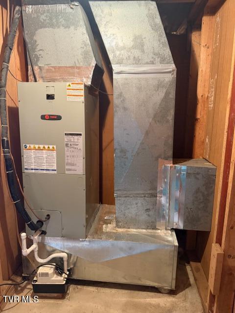 Photo #26: 1933 Noble Street