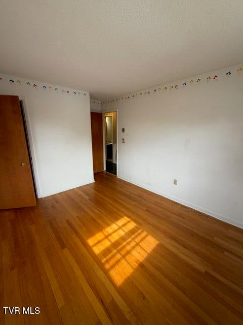 Photo #22: 1933 Noble Street