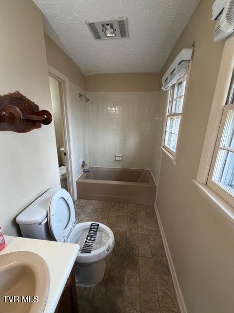 Photo #19: 1933 Noble Street