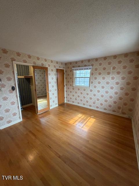 Photo #20: 1933 Noble Street