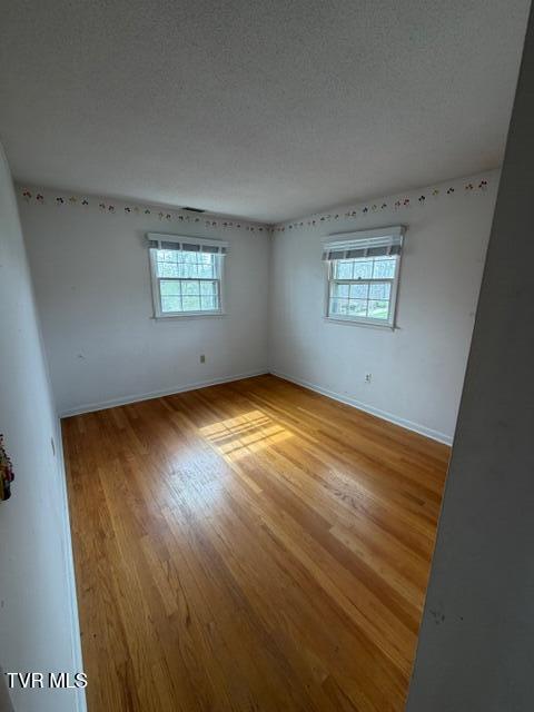 Photo #21: 1933 Noble Street