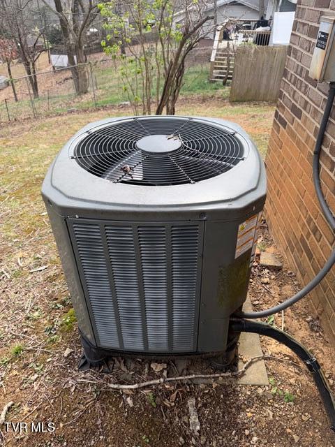 Photo #38: 1933 Noble Street