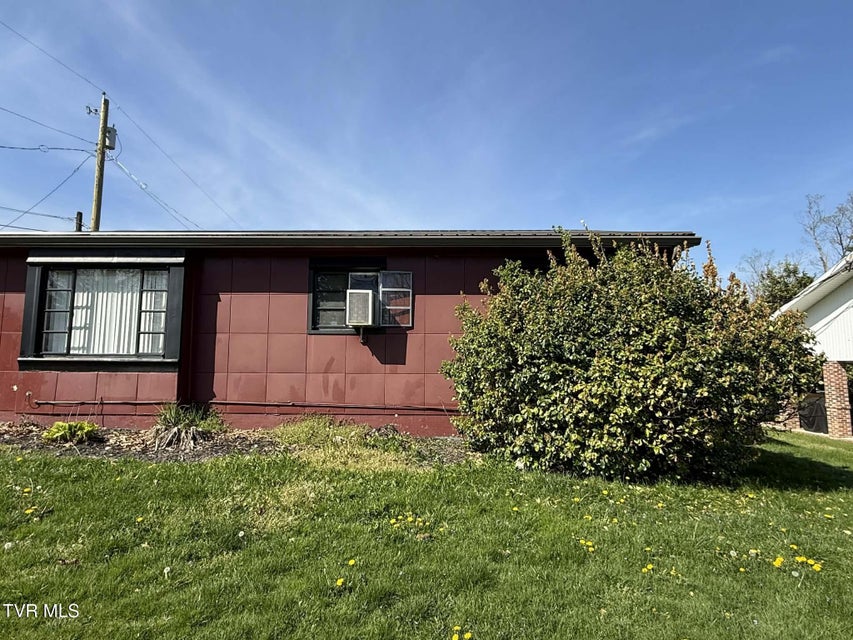 Photo #4: 203 Henry Street