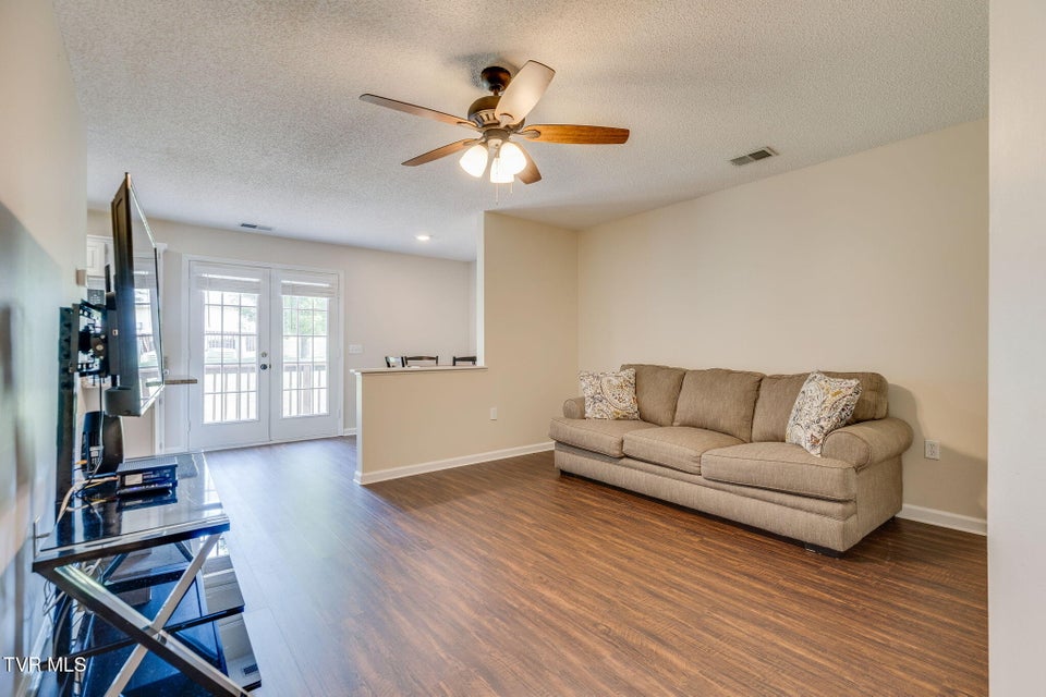 Photo #4: 905 Milton Court