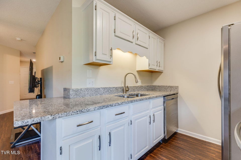 Photo #7: 905 Milton Court