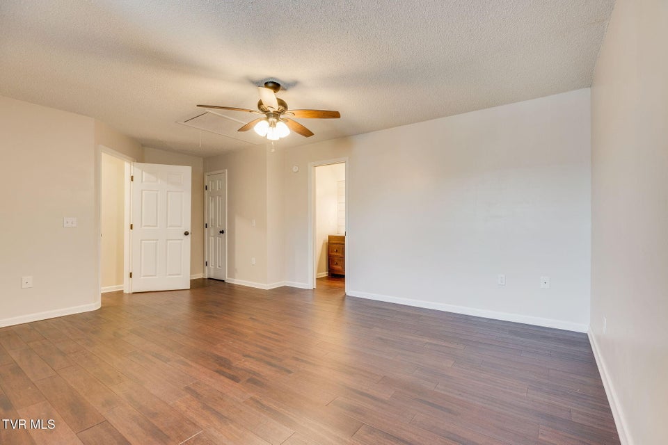 Photo #17: 905 Milton Court