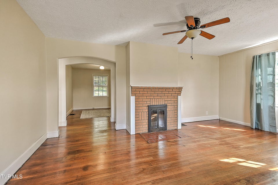 Photo #2: 205 Mullins Street