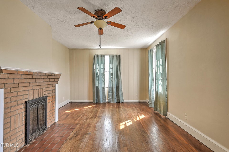 Photo #3: 205 Mullins Street