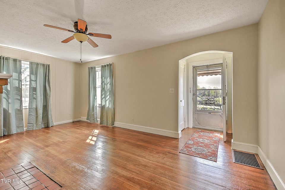 Photo #4: 205 Mullins Street