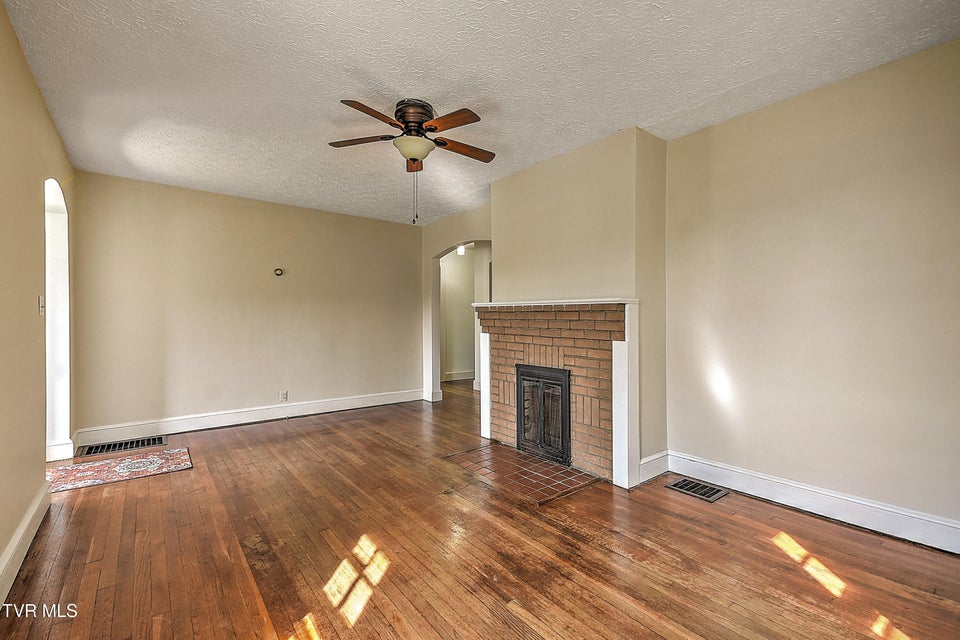 Photo #6: 205 Mullins Street