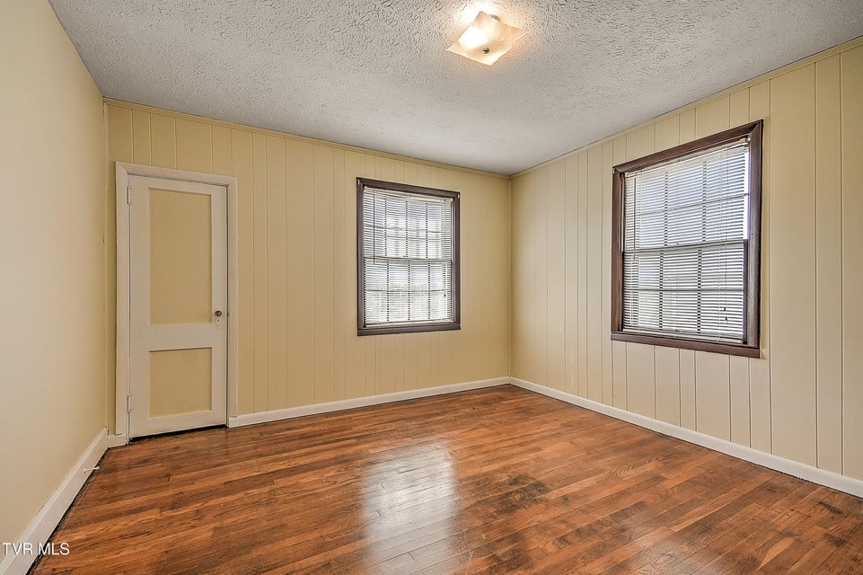 Photo #7: 205 Mullins Street