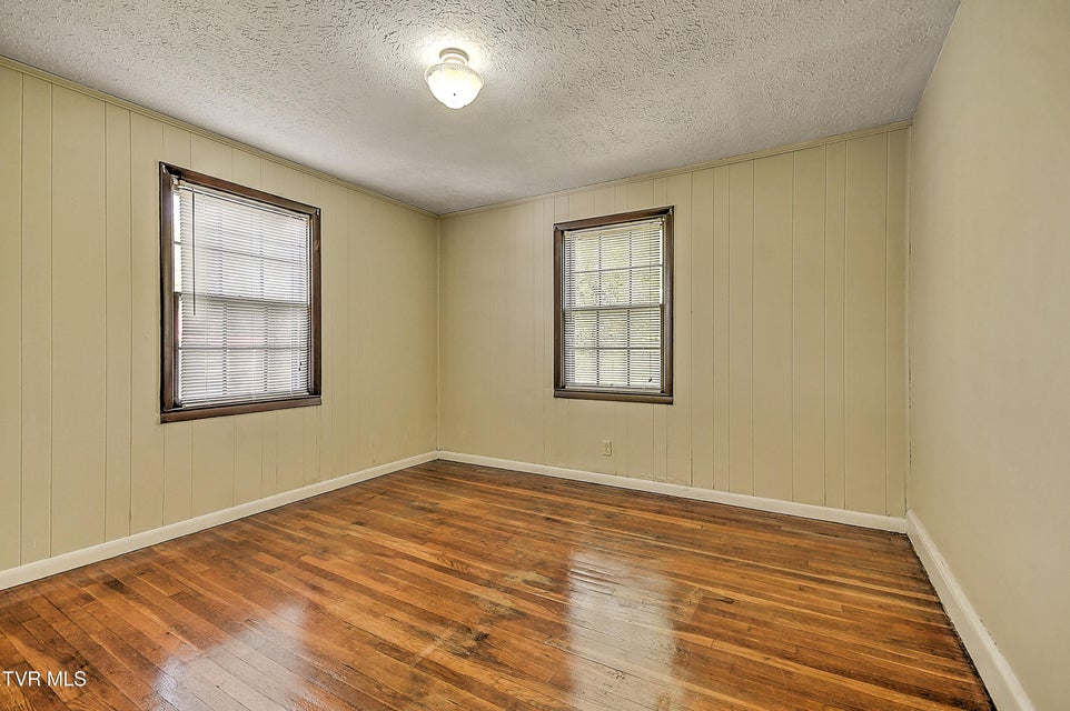 Photo #13: 205 Mullins Street