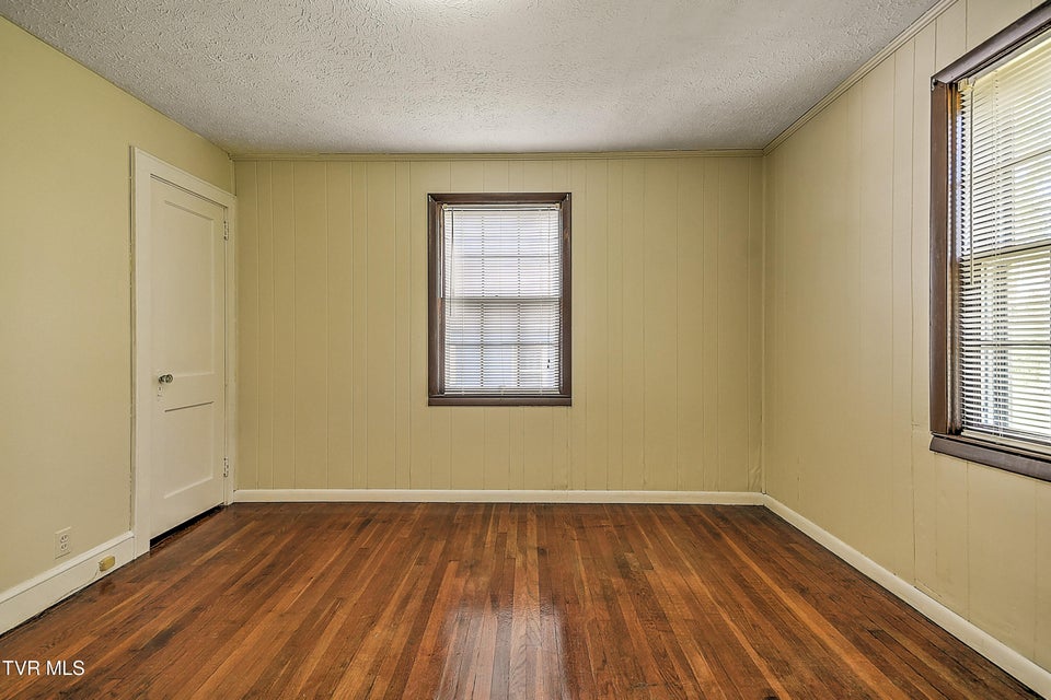 Photo #14: 205 Mullins Street