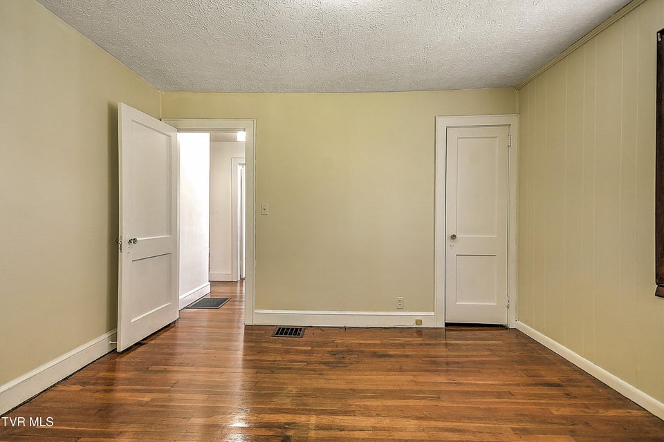 Photo #15: 205 Mullins Street