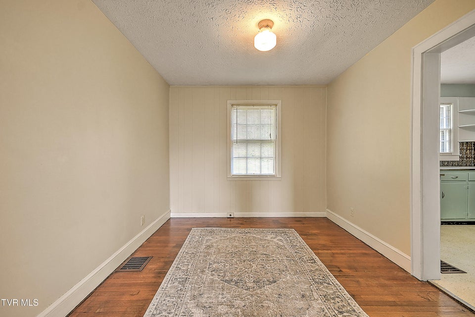 Photo #16: 205 Mullins Street