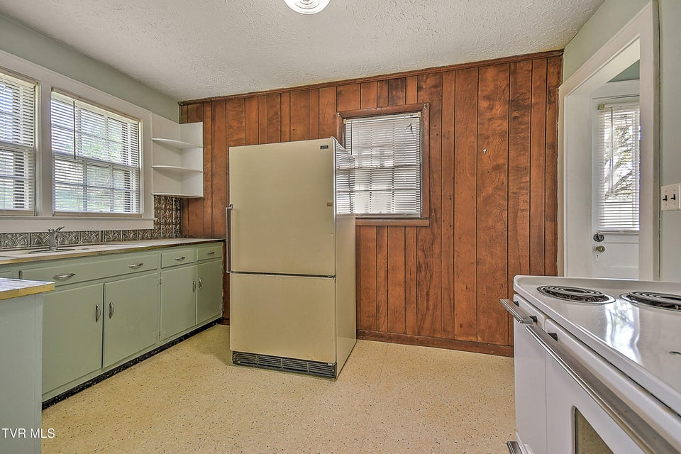 Photo #20: 205 Mullins Street