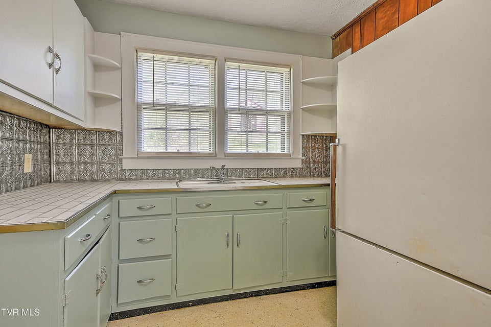 Photo #21: 205 Mullins Street