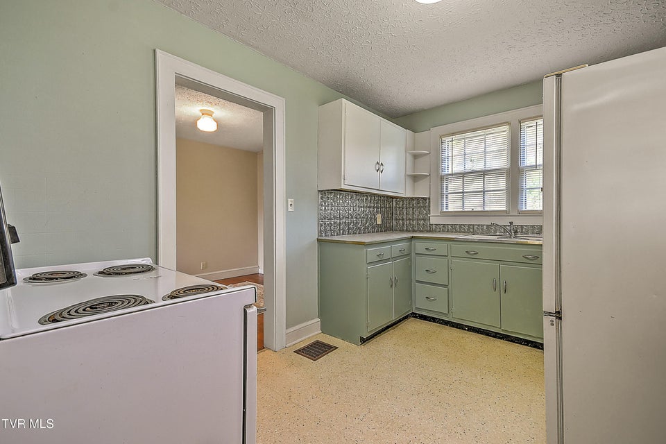 Photo #22: 205 Mullins Street