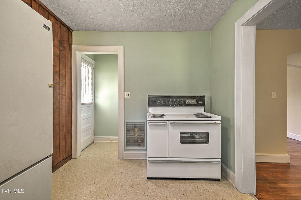 Photo #23: 205 Mullins Street