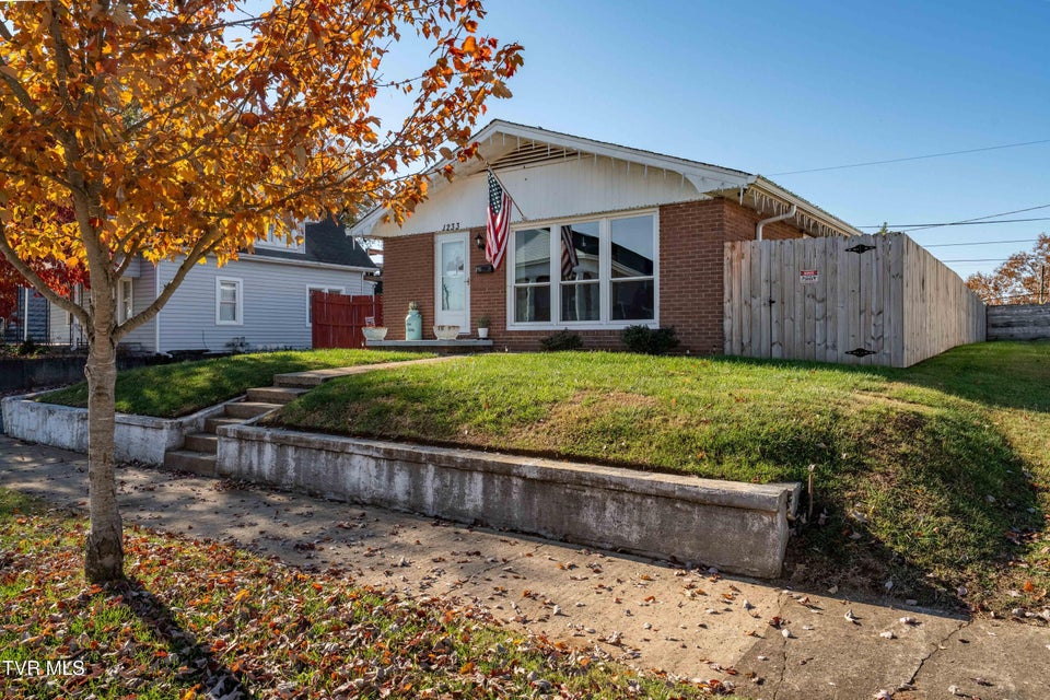 Photo #3: 1233 Pine Street