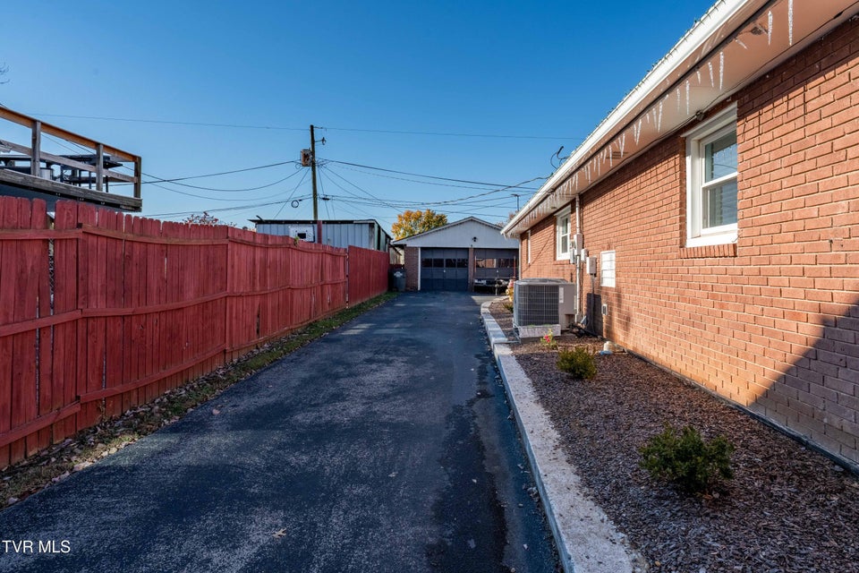 Photo #33: 1233 Pine Street