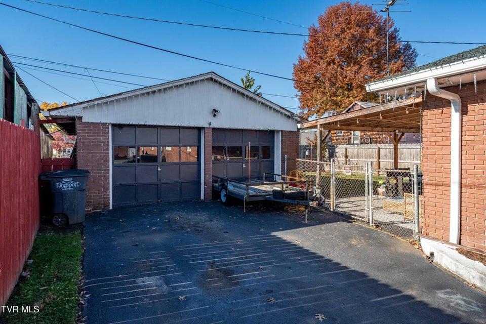 Photo #29: 1233 Pine Street