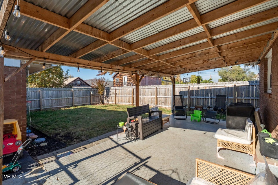 Photo #26: 1233 Pine Street