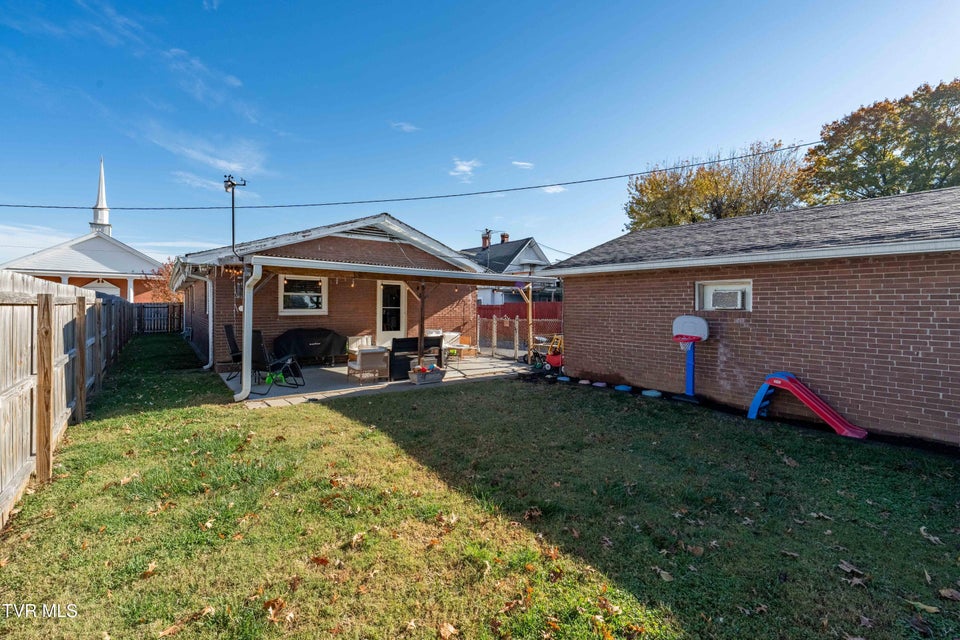 Photo #35: 1233 Pine Street