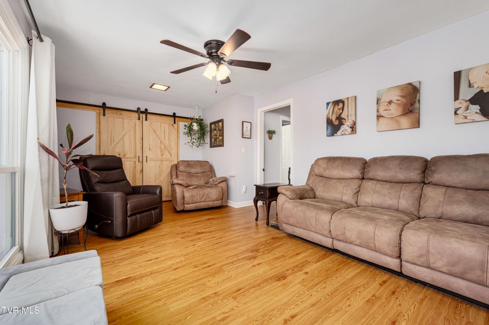 Photo #5: 1233 Pine Street