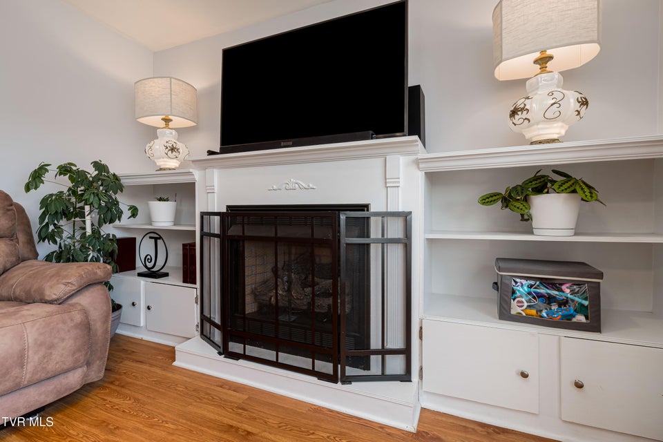 Photo #8: 1233 Pine Street