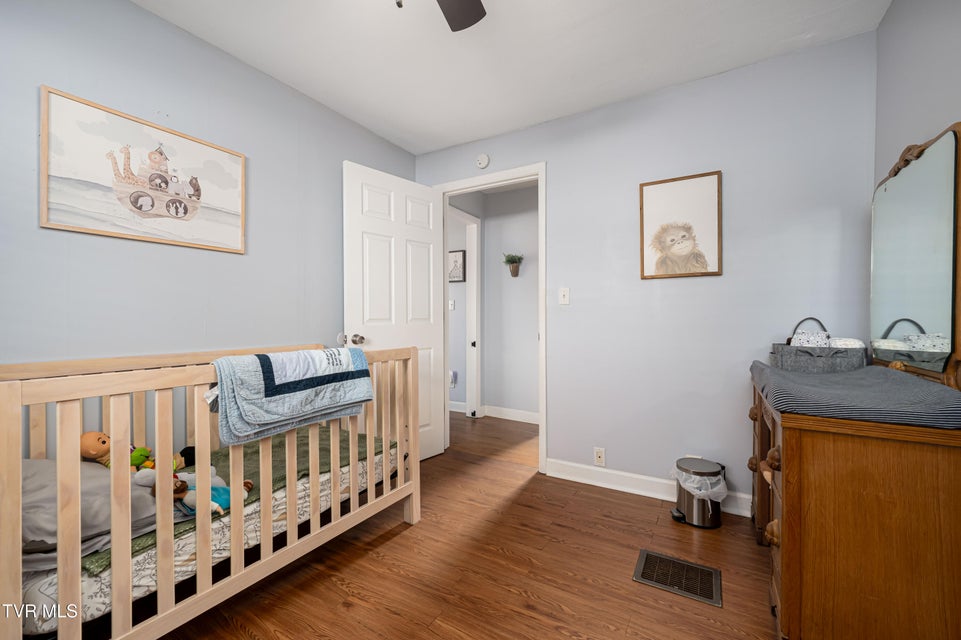 Photo #18: 1233 Pine Street