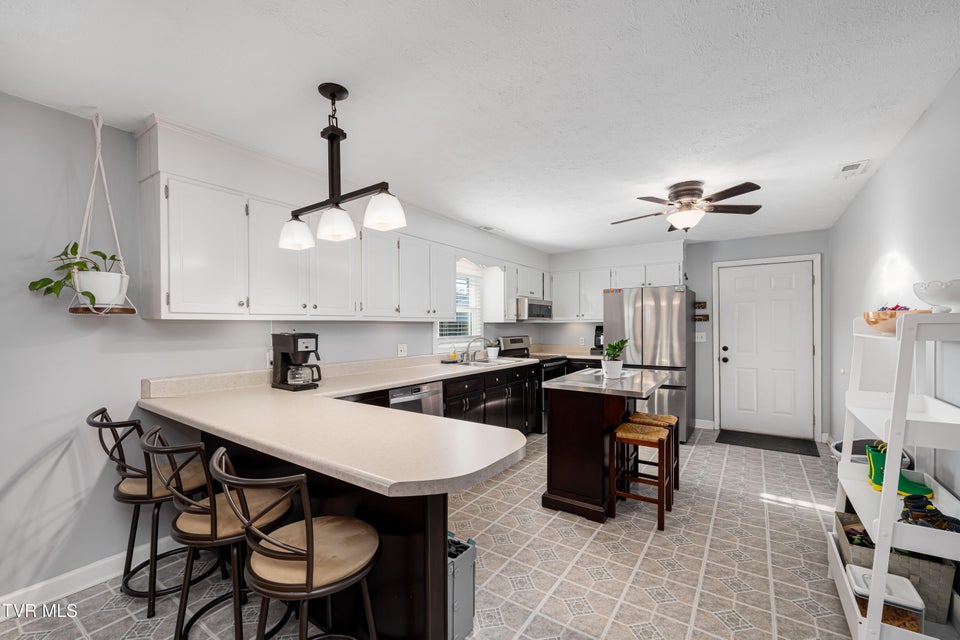 Photo #9: 1233 Pine Street