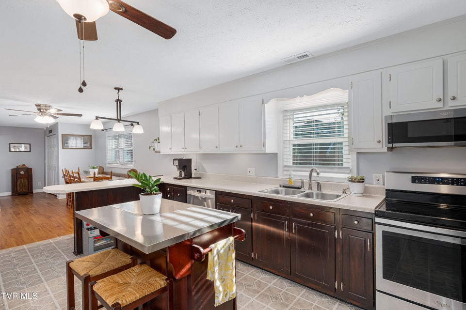 Photo #10: 1233 Pine Street