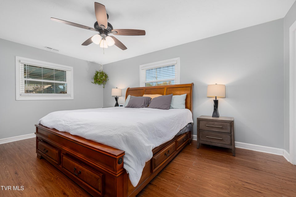 Photo #14: 1233 Pine Street