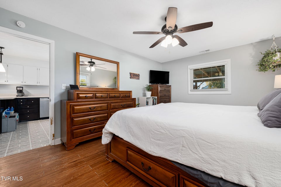 Photo #15: 1233 Pine Street