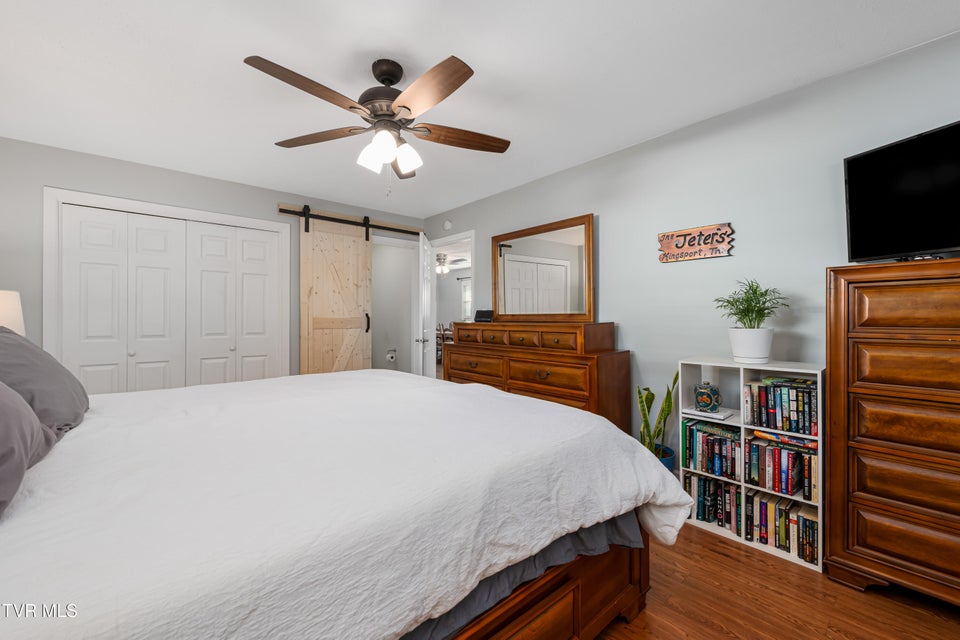 Photo #16: 1233 Pine Street