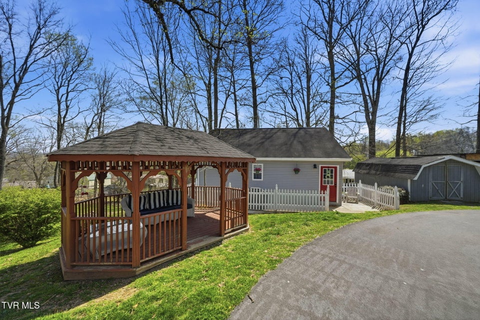 Photo #32: 1004 Barton Street