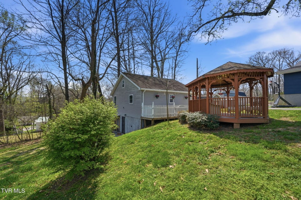 Photo #31: 1004 Barton Street