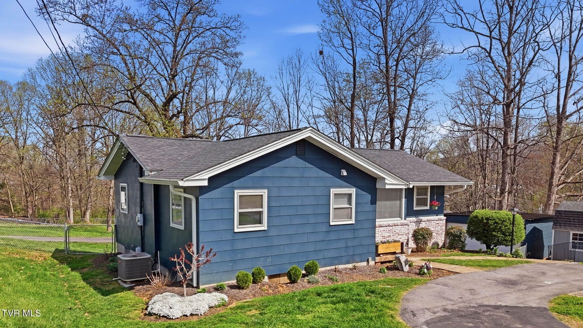 Photo #29: 1004 Barton Street