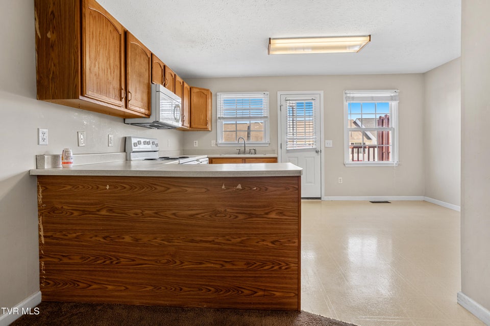 Photo #7: 671 Beaverview Drive