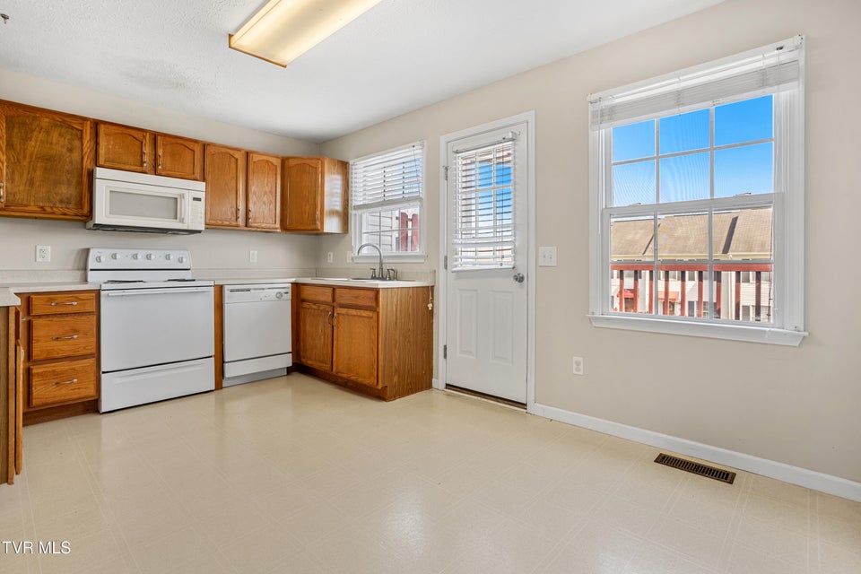 Photo #9: 671 Beaverview Drive